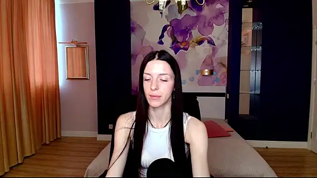 NoirDiva online show from May 8, 6:06 am