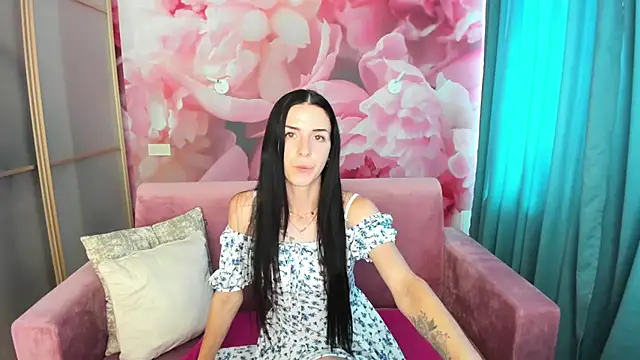Snapshot of NoirDiva chatting on July 7, 7:34 am NoirDiva online show from July 7, 7:34 am