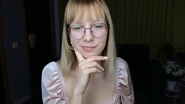 Snapshot of CandicaHoney chatting on February 16, 12:48 pm CandicaHoney online show from February 16, 12:48 pm