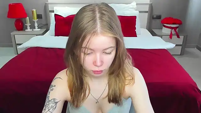 Snapshot of Violetta__Dreams chatting on May 26, 4:10 am Violetta Dreams online show from May 26, 4:10 am