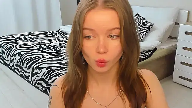 Snapshot of Violetta__Dreams chatting on May 1, 9:14 am Violetta Dreams online show from May 1, 9:14 am