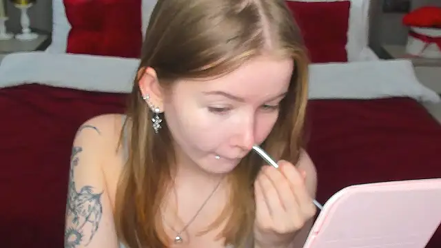Snapshot of Violetta__Dreams chatting on June 3, 4:13 am Violetta Dreams online show from June 3, 4:13 am
