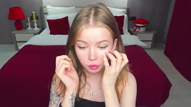 Snapshot of Violetta__Dreams chatting on June 11, 12:32 am Violetta Dreams online show from June 11, 12:32 am