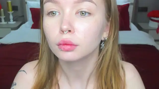 Snapshot of Violetta__Dreams chatting on May 17, 6:24 am Violetta Dreams online show from May 17, 6:24 am