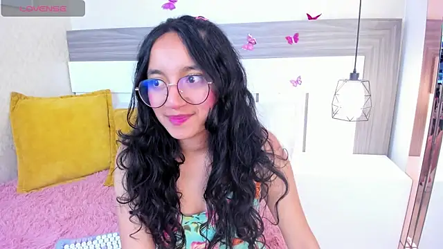 Emilyblussh online show from April 8, 7:26 pm
