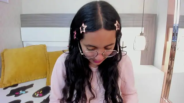 Emilyblussh online show from February 27, 6:52 pm