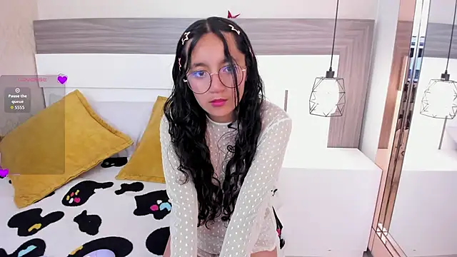 Emilyblussh online show from March 18, 6:42 pm