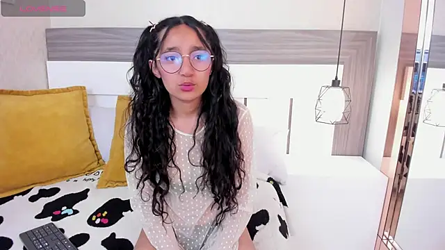 Emilyblussh online show from March 13, 7:08 pm