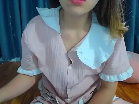 Snapshot of Lunababty chatting on March 1, 5:07 am Lunababty online show from March 1, 5:07 am