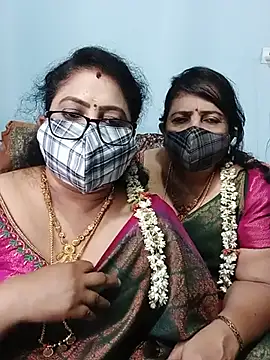 Snapshot of Kannadasexywifes chatting on May 16, 10:36 am Kannadasexywifes online show from May 16, 10:36 am