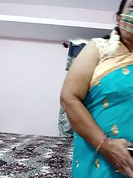Snapshot of Kannadasexywifes chatting on June 15, 6:13 am Kannadasexywifes online show from June 15, 6:13 am