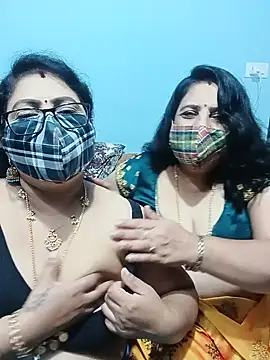 Snapshot of Kannadasexywifes chatting on May 15, 12:41 am Kannadasexywifes online show from May 15, 12:41 am