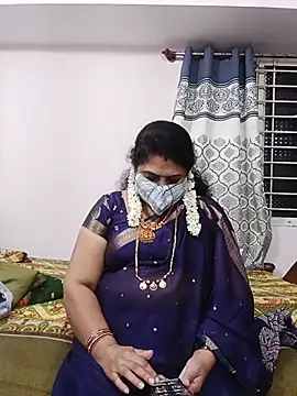 Snapshot of Kannadasexywifes chatting on June 14, 3:57 pm Kannadasexywifes online show from June 14, 3:57 pm