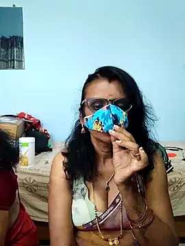 Snapshot of Kannadasexywifes chatting on May 2, 6:51 am Kannadasexywifes online show from May 2, 6:51 am