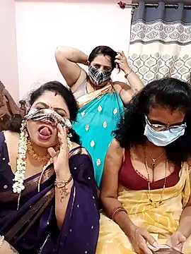 Snapshot of Kannadasexywifes chatting on July 17, 6:27 pm Kannadasexywifes online show from July 17, 6:27 pm