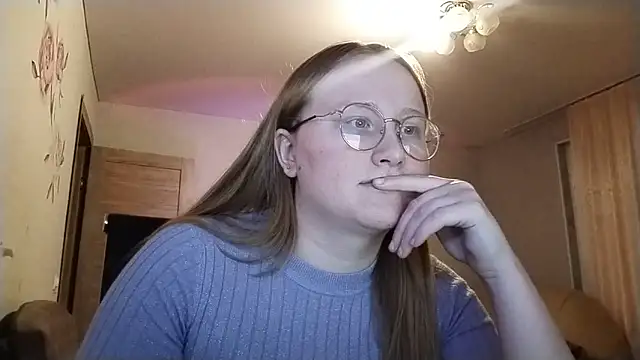 AnikaLipps online show from April 13, 11:20 pm