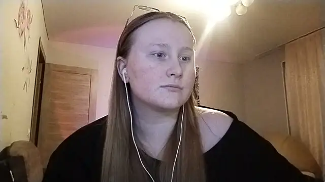 AnikaLipps online show from April 19, 2:01 am