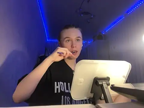 Snapshot of melissashineee chatting on February 25, 11:43 am melissashineee online show from February 25, 11:43 am