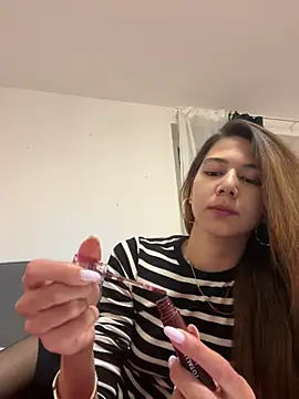 KiraVixenSweet online show from February 14, 12:55 am