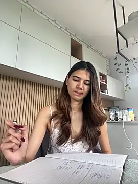 KiraVixenSweet online show from June 12, 3:21 pm