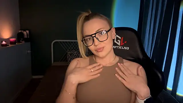 Miabby3 online show from February 25, 6:30 pm