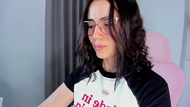 sara ospina22 online show from April 1, 1:52 pm