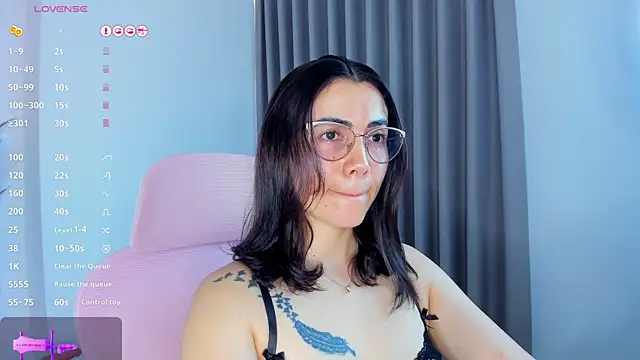 sara ospina22 online show from May 1, 8:14 pm