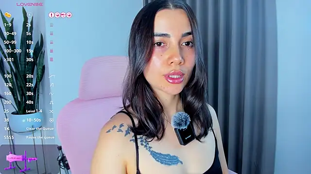 Snapshot of sara_ospina22 chatting on June 23, 1:09 pm sara ospina22 online show from June 23, 1:09 pm