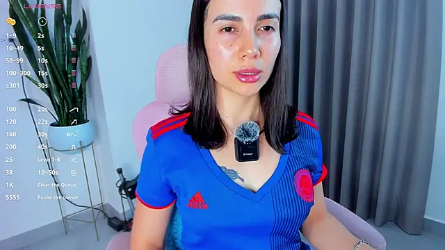 Snapshot of sara_ospina22 chatting on June 11, 9:34 pm sara ospina22 online show from June 11, 9:34 pm