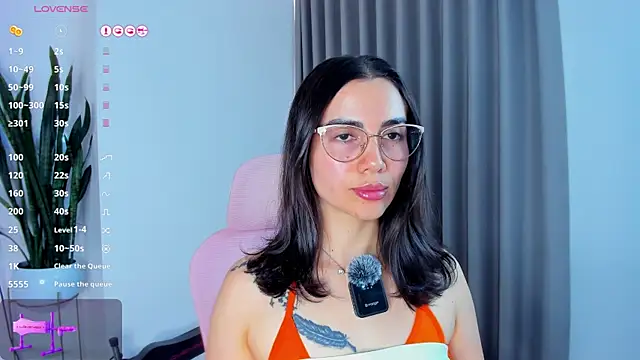 Snapshot of sara_ospina22 chatting on June 12, 8:28 pm sara ospina22 online show from June 12, 8:28 pm