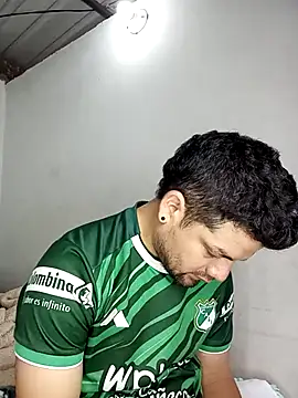 Snapshot of Gissele_Rubi chatting on February 17, 12:57 pm Gissele Rubi online show from February 17, 12:57 pm