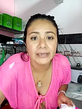 Snapshot of Gissele_Rubi chatting on February 15, 3:44 pm Gissele Rubi online show from February 15, 3:44 pm