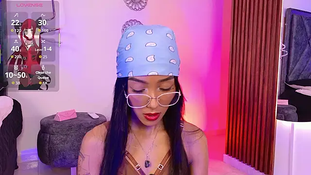 Snapshot of LunaVelour13 chatting on February 24, 2:23 am LunaVelour13 online show from February 24, 2:23 am