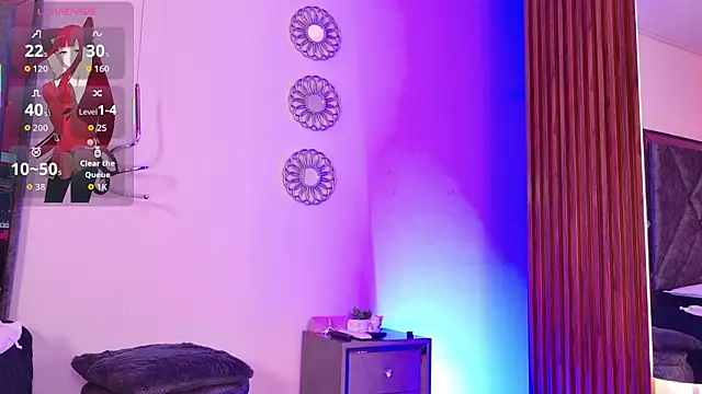 Snapshot of LunaVelour13 chatting on February 25, 3:18 am LunaVelour13 online show from February 25, 3:18 am