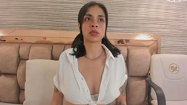 Snapshot of annie_shine_ chatting on February 20, 11:56 am annie shine online show from February 20, 11:56 am