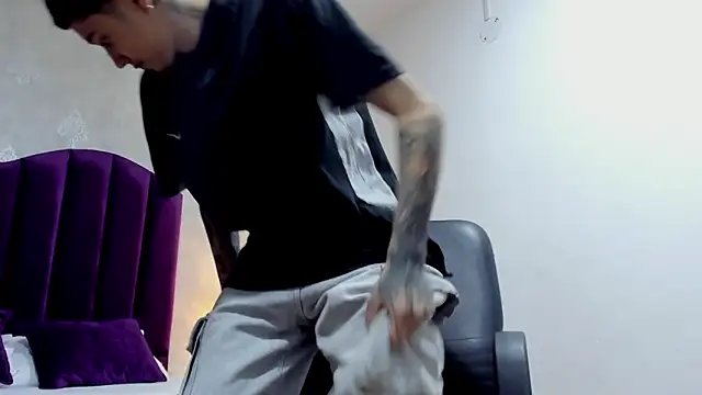 Snapshot of JoshBeech chatting on February 24, 12:50 pm JoshBeech online show from February 24, 12:50 pm