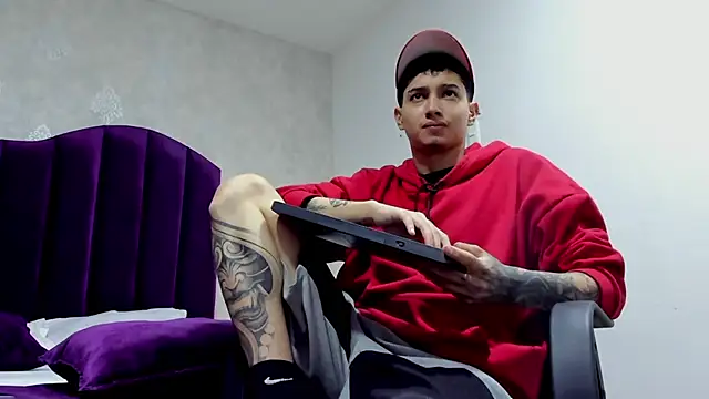 Snapshot of JoshBeech chatting on February 25, 12:38 pm JoshBeech online show from February 25, 12:38 pm