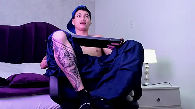 Snapshot of JoshBeech chatting on February 28, 12:38 pm JoshBeech online show from February 28, 12:38 pm