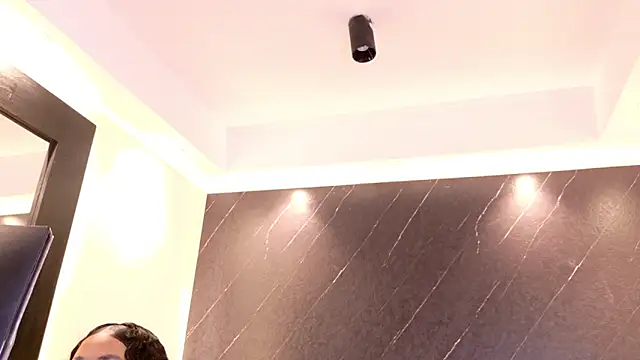 Kinsleybrown online show from April 11, 5:26 am