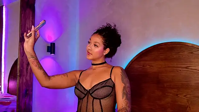 Kinsleybrown online show from February 23, 4:29 pm