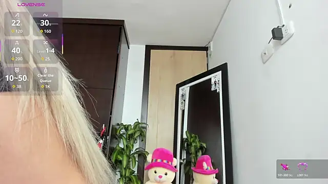 Snapshot of alisoondrean_ chatting on April 24, 6:54 pm alisoondrean online show from April 24, 6:54 pm