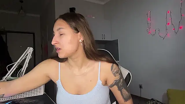 YettaUrive online show from February 28, 3:22 pm