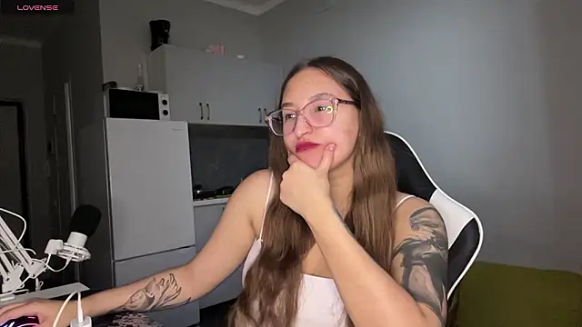 YettaUrive online show from February 19, 4:26 pm