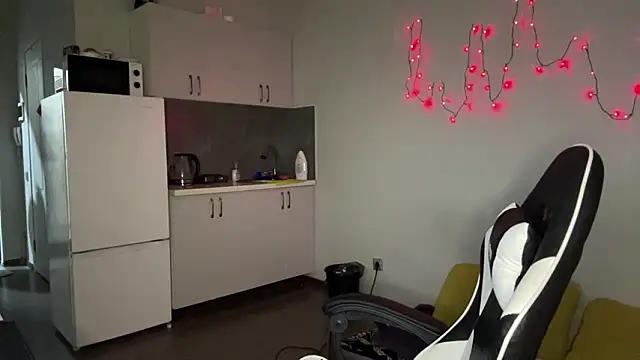 YettaUrive online show from February 23, 5:57 pm