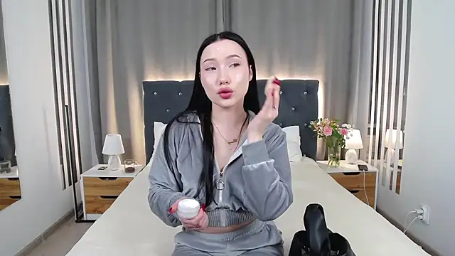 VikkyVonn online show from April 3, 11:27 am