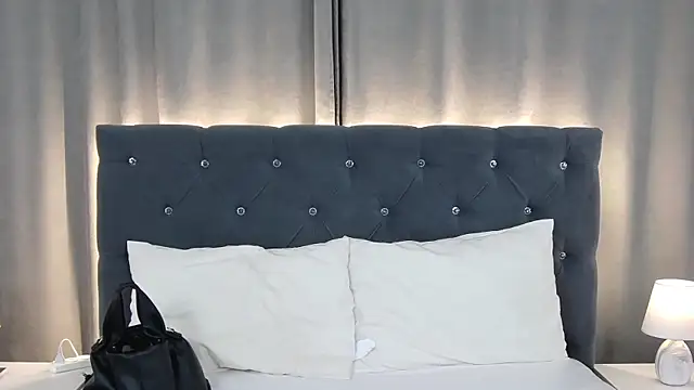 Snapshot of VikkyVonn chatting on July 12, 10:49 am VikkyVonn online show from July 12, 10:49 am