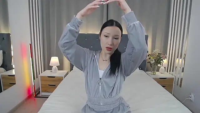 Snapshot of VikkyVonn chatting on February 19, 12:24 pm VikkyVonn online show from February 19, 12:24 pm