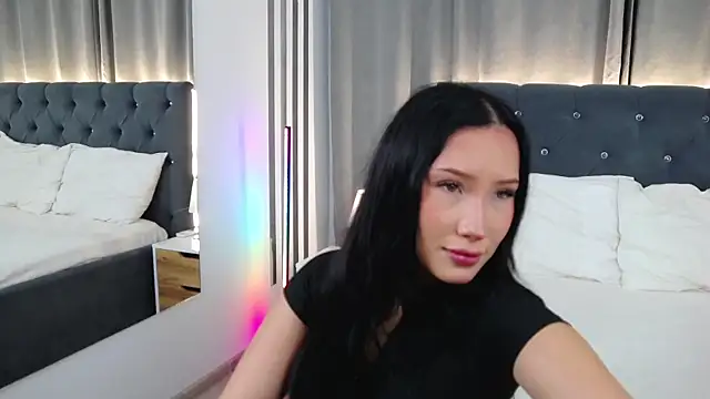 Snapshot of VikkyVonn chatting on July 15, 11:06 am VikkyVonn online show from July 15, 11:06 am