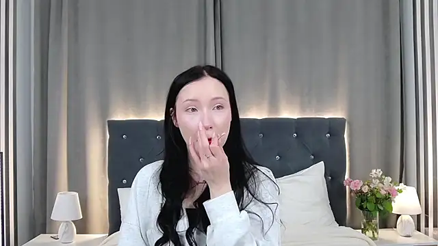 VikkyVonn online show from April 9, 10:43 am