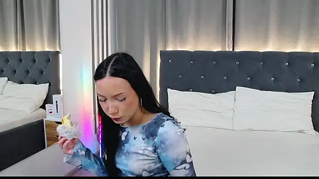 Snapshot of VikkyVonn chatting on July 16, 11:07 am VikkyVonn online show from July 16, 11:07 am